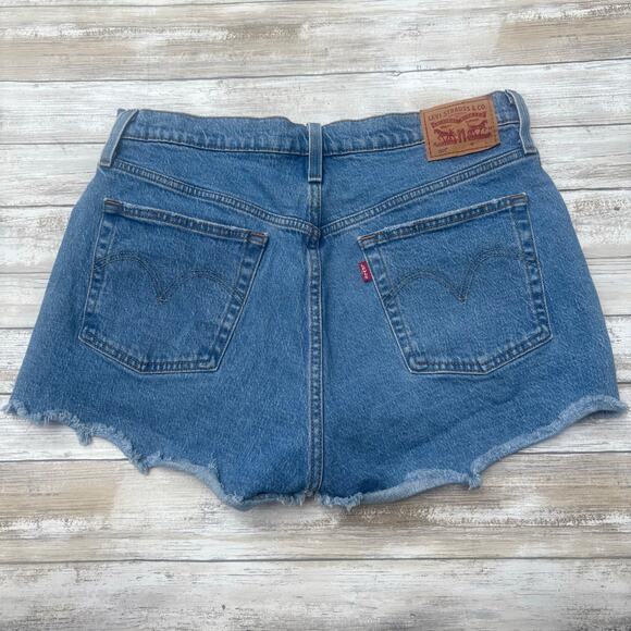 Levi’s 501 Cutoff Jean Shorts Sz 31 Med Wash Daisy Dukes Button Fly Casual - Picture 1 of 8